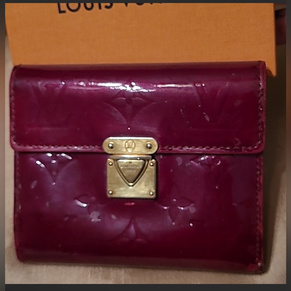 GUC Authentic Louis Vuitton Vernis Burgandy Wallet